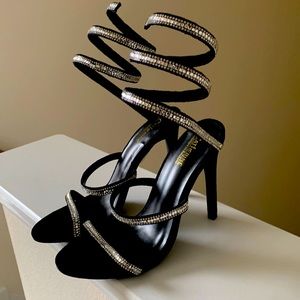 Black velvet shoes size 8. Catherine Malandrino brand.